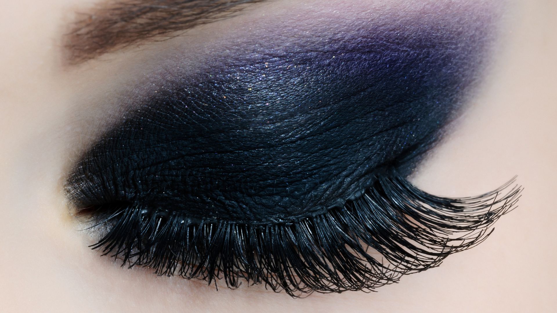 Trucco occhi grigio sfumato: idee e consigli