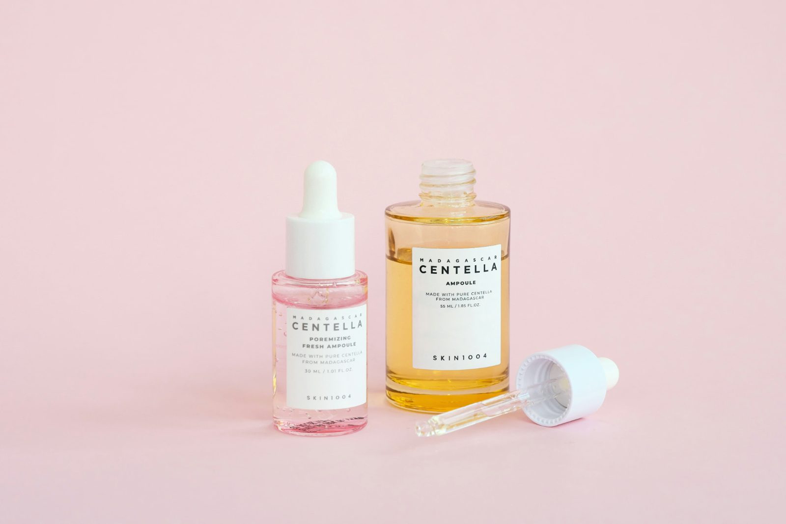 Esfoliante, retinoide e crema riparatrice per lo skin cycling