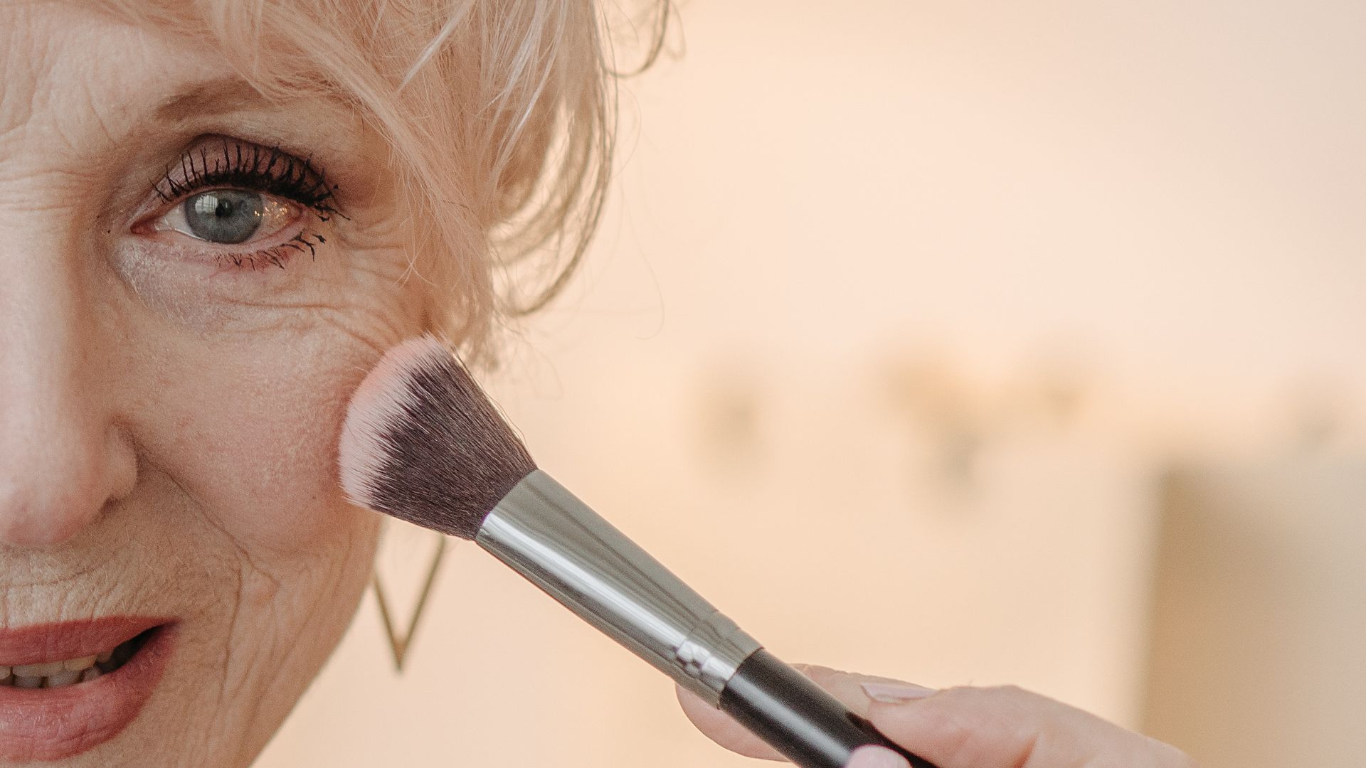 Trucco per pelle matura: la guida completa over 50, 60 e 70