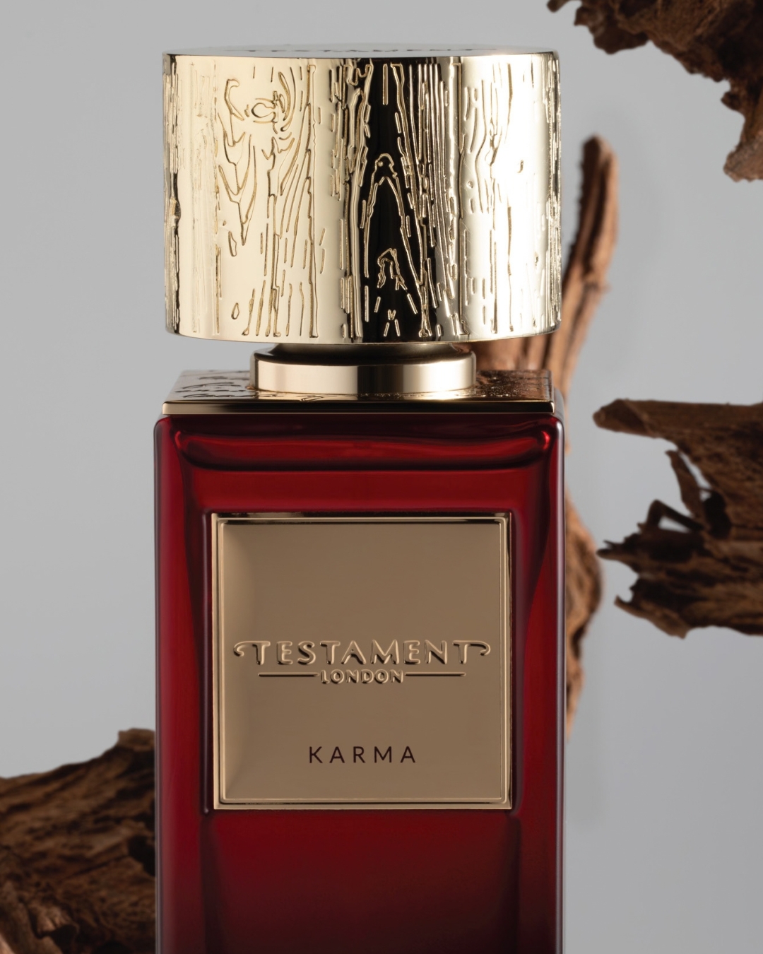 Flacone rosso Testament Collection Karma con legno scuro