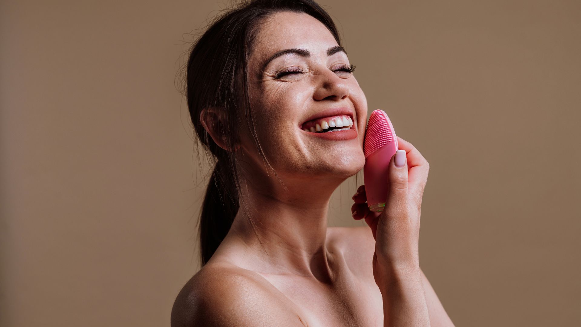 Viso in estate: la routine di cura e pulizia per il caldo