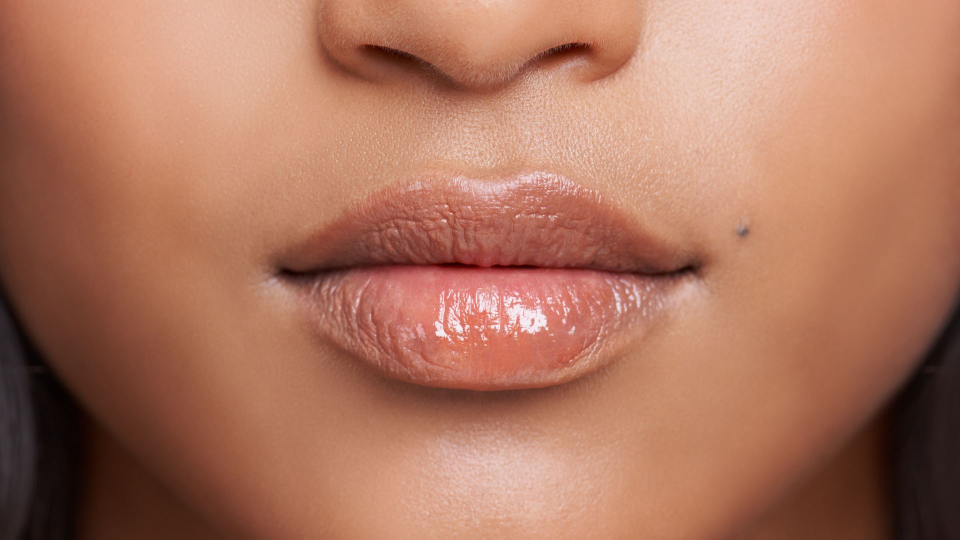 Come mettere il rossetto sulle labbra sottili