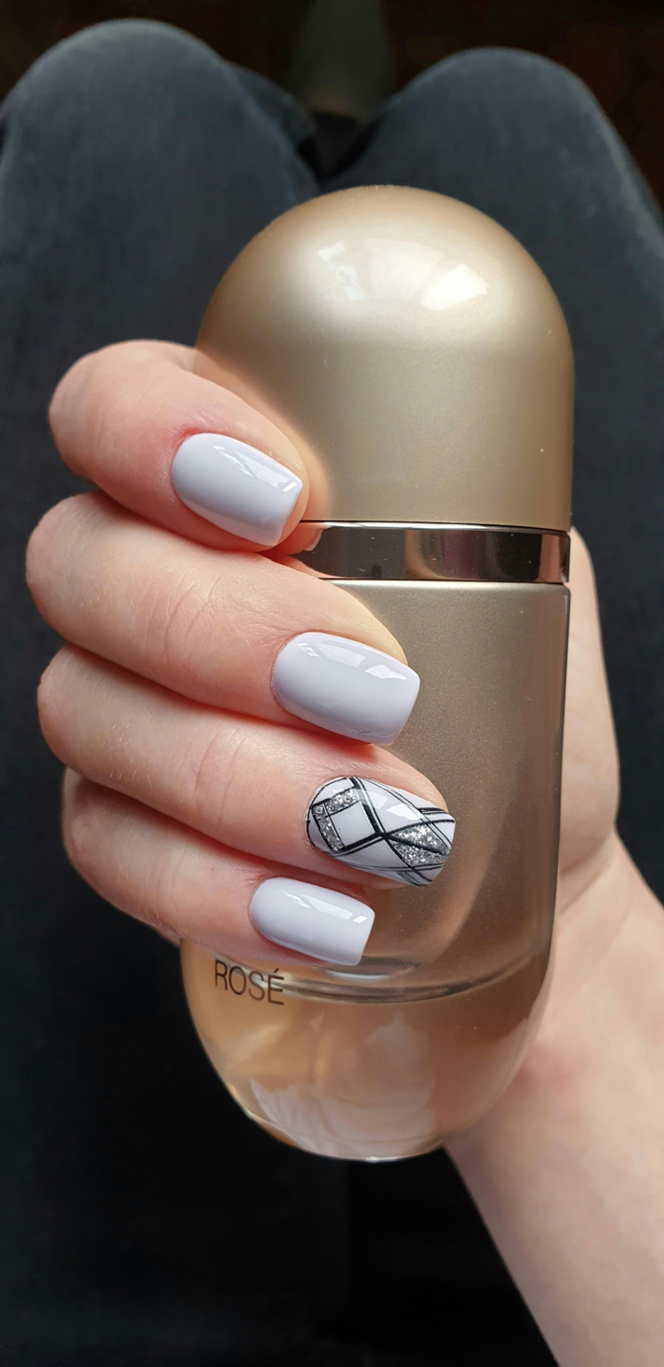 Smalto a penna: esiste ancora? Le migliori alternative per una nail art facile