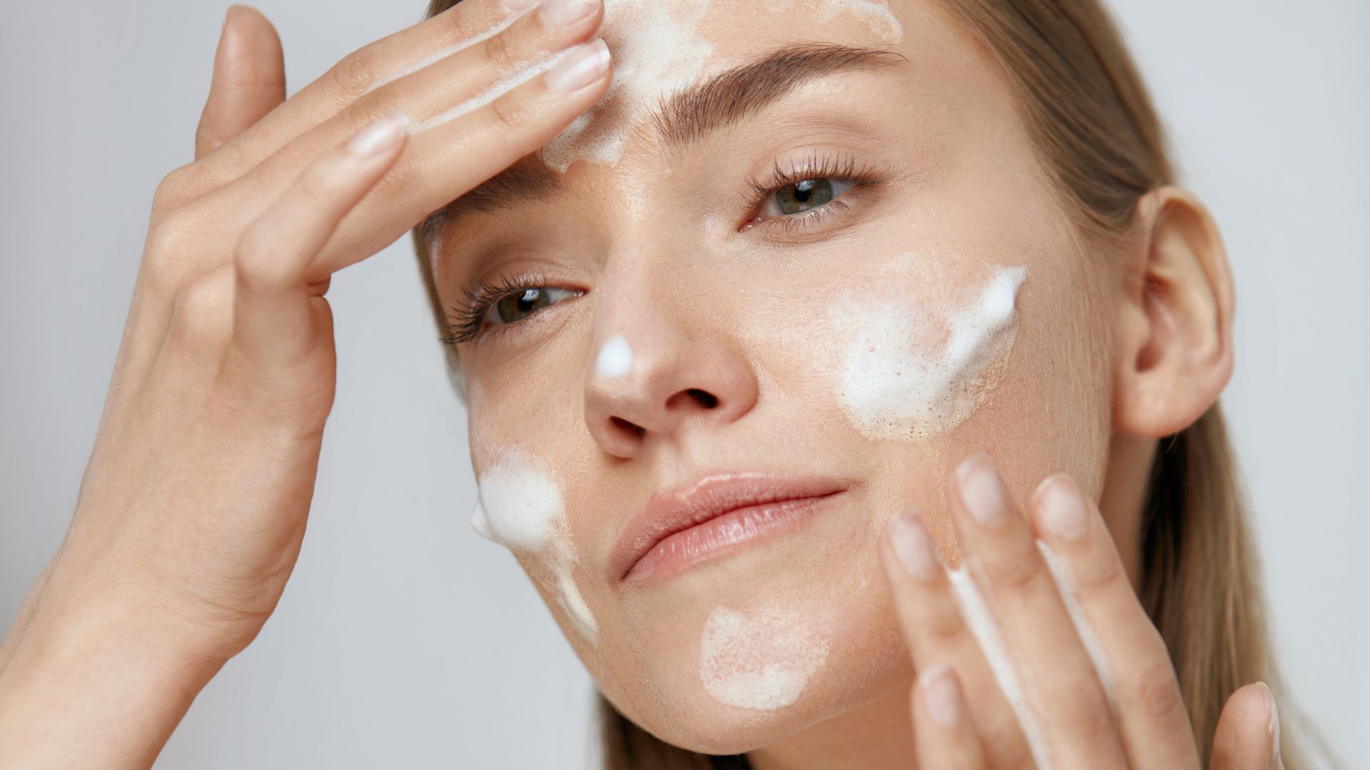 Gel detergente viso: come si usa e come sceglierlo