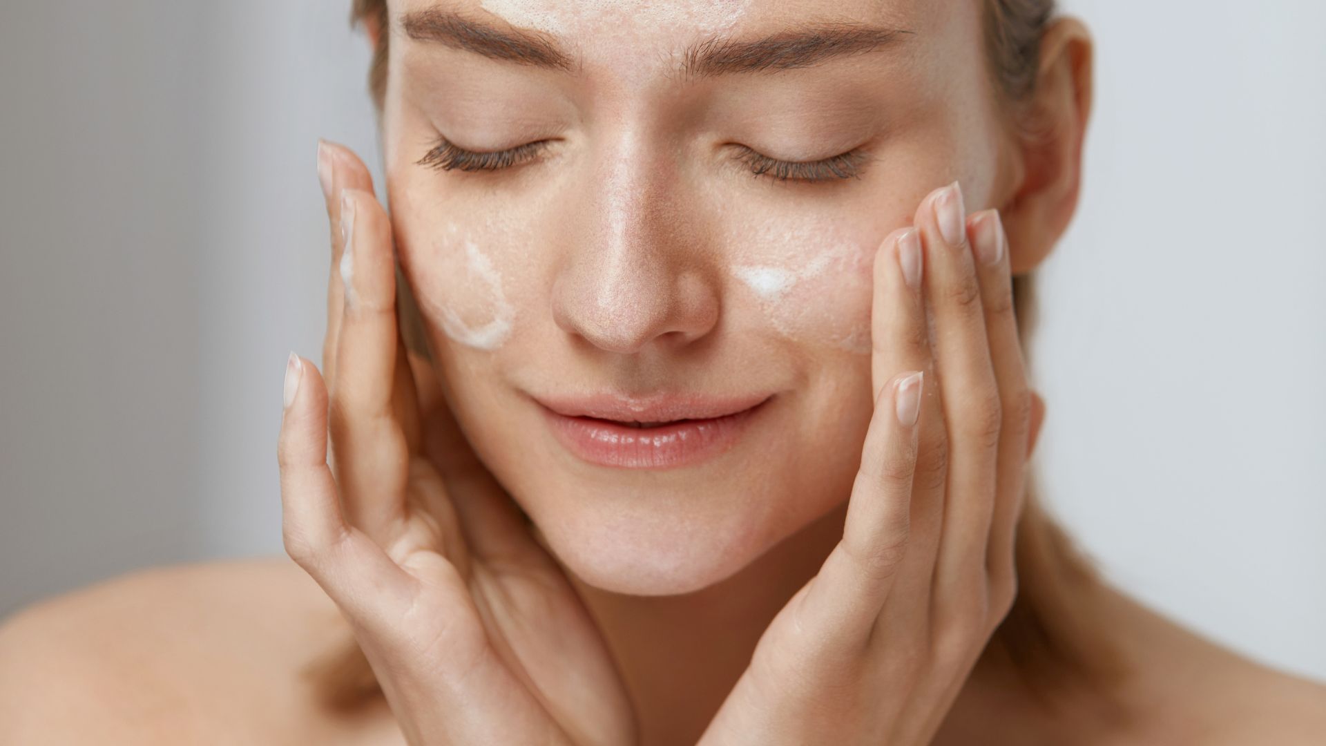 Come struccarsi senza latte detergente