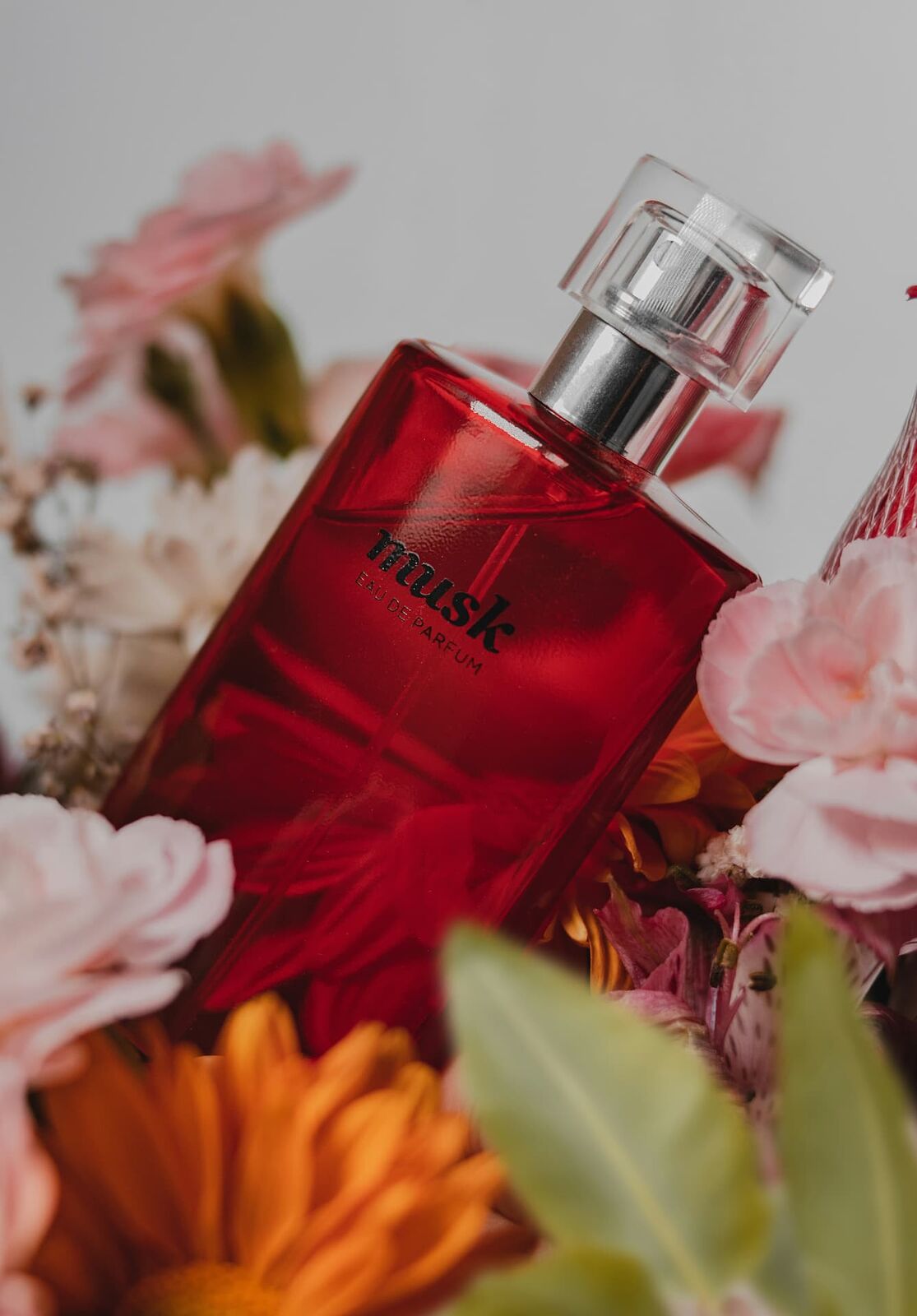 Quattro flaconi di profumo che rappresentano le stagioni