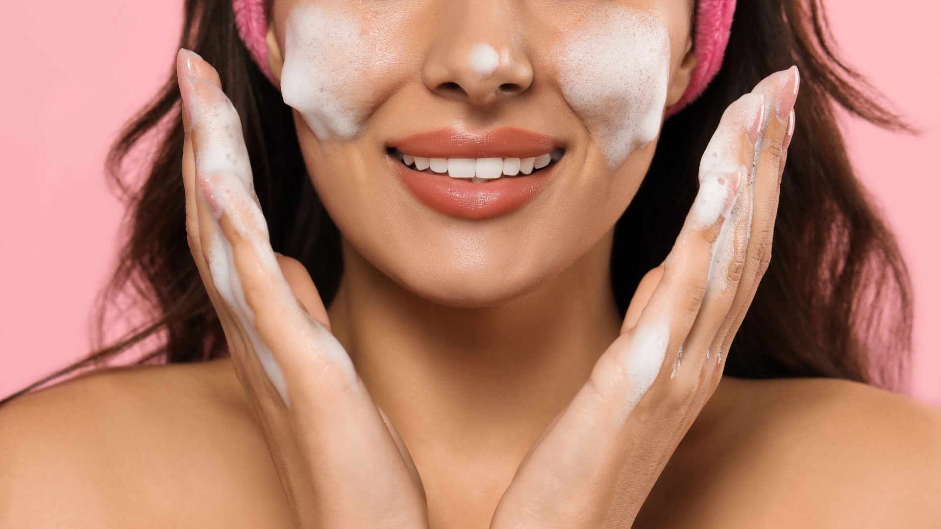 Viso in estate: la routine di cura e pulizia per il caldo