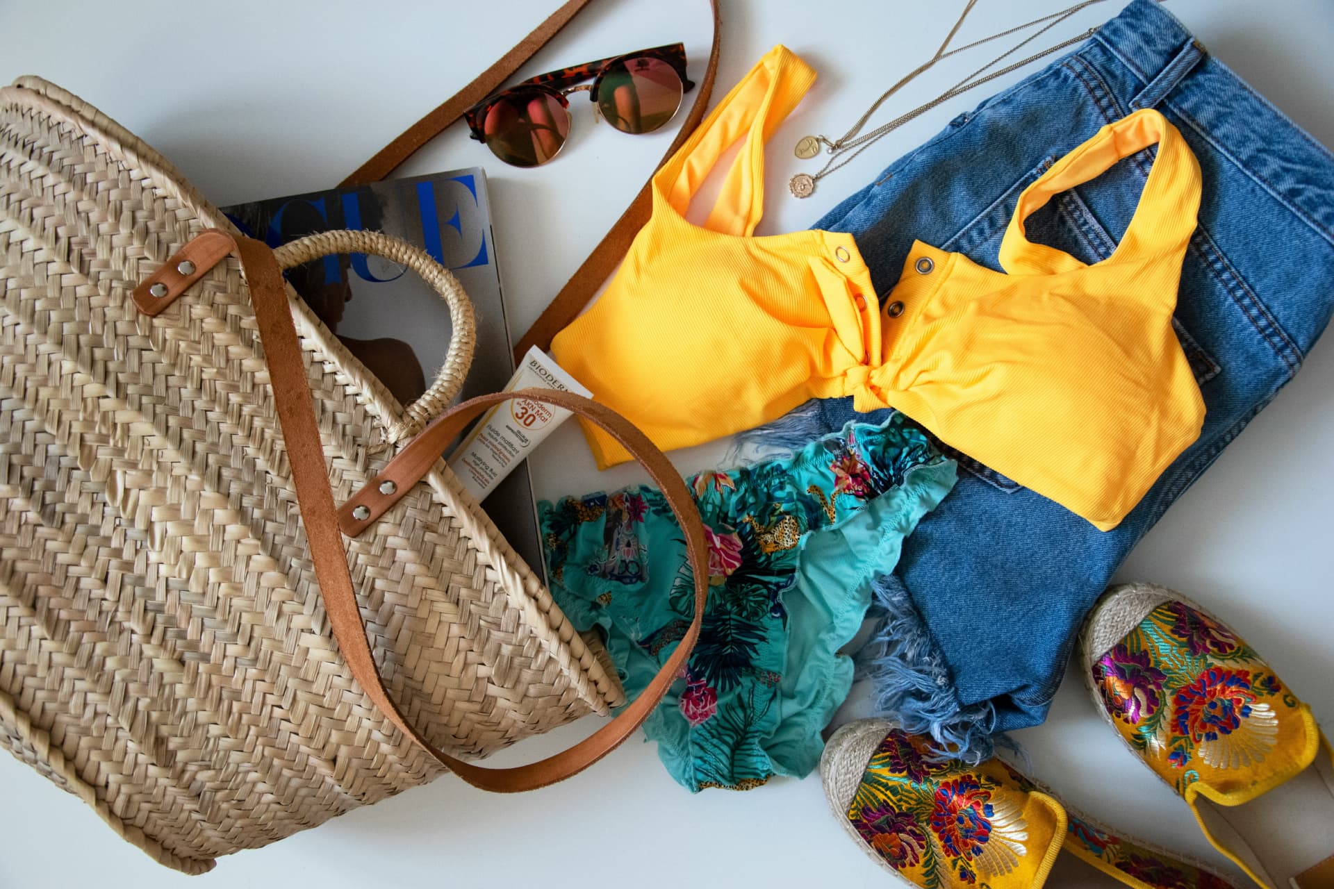 Crema solare SPF 30 con borsa da spiaggia e costume