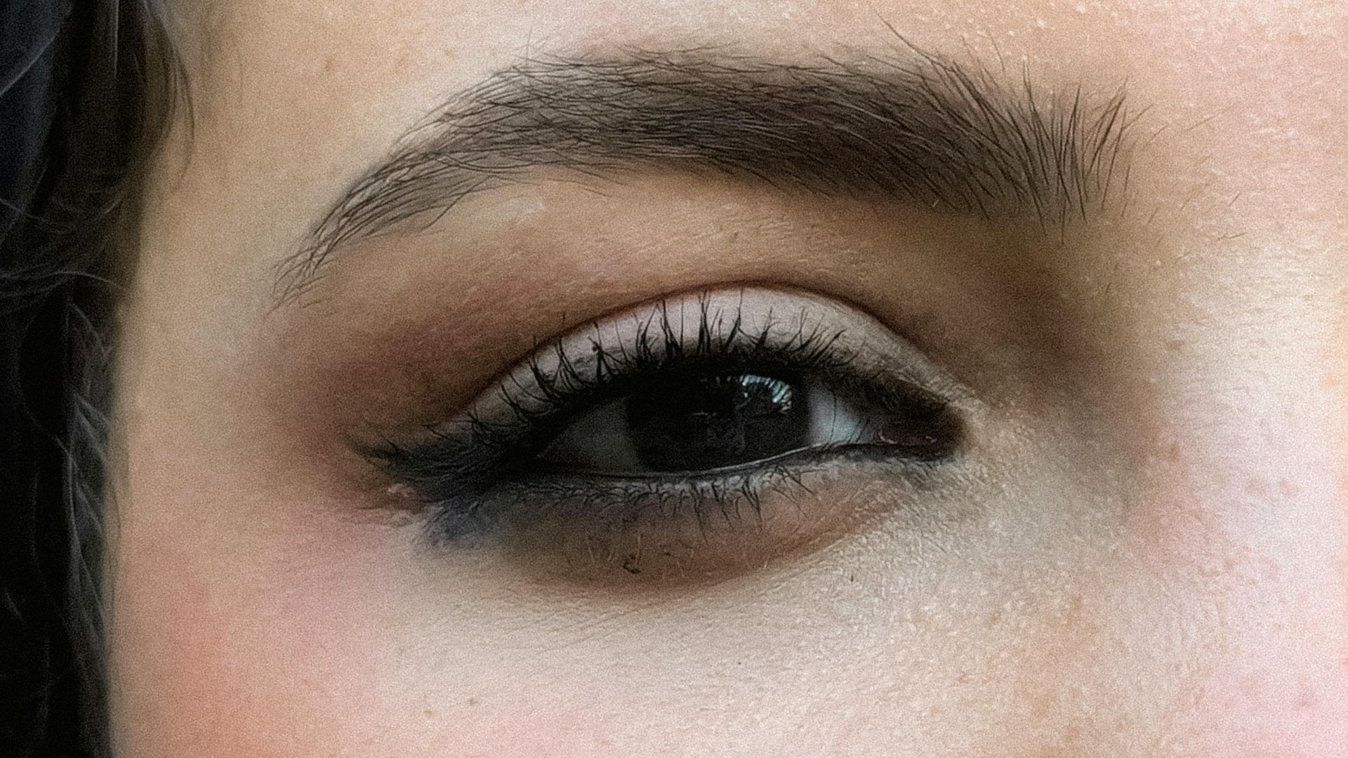 Trucco per occhi neri: colori e tecniche per ingrandirli