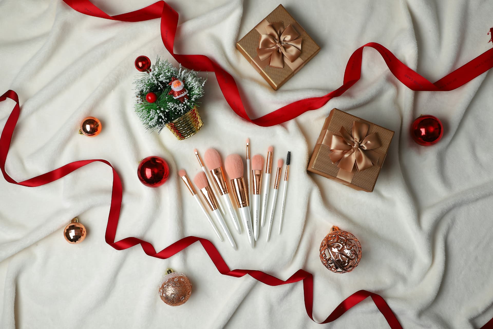 Detergenti viso: idee regalo di Natale per la beauty routine