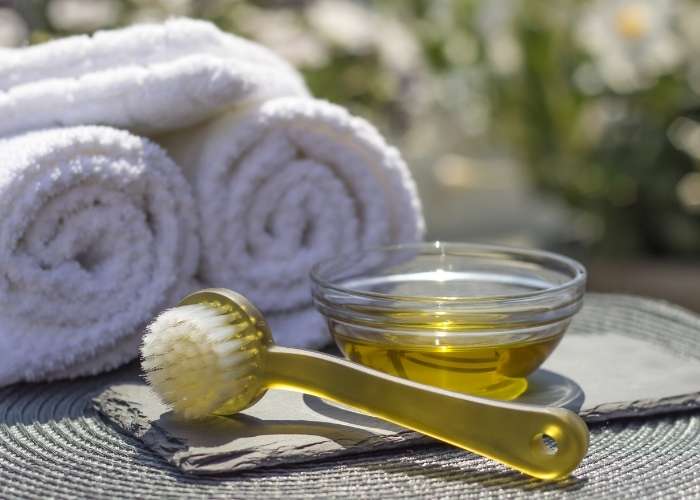 I benefici dell'olio di oliva per viso e occhi