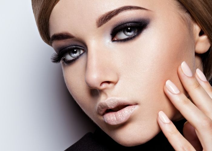 Idee e tips per il trucco total black