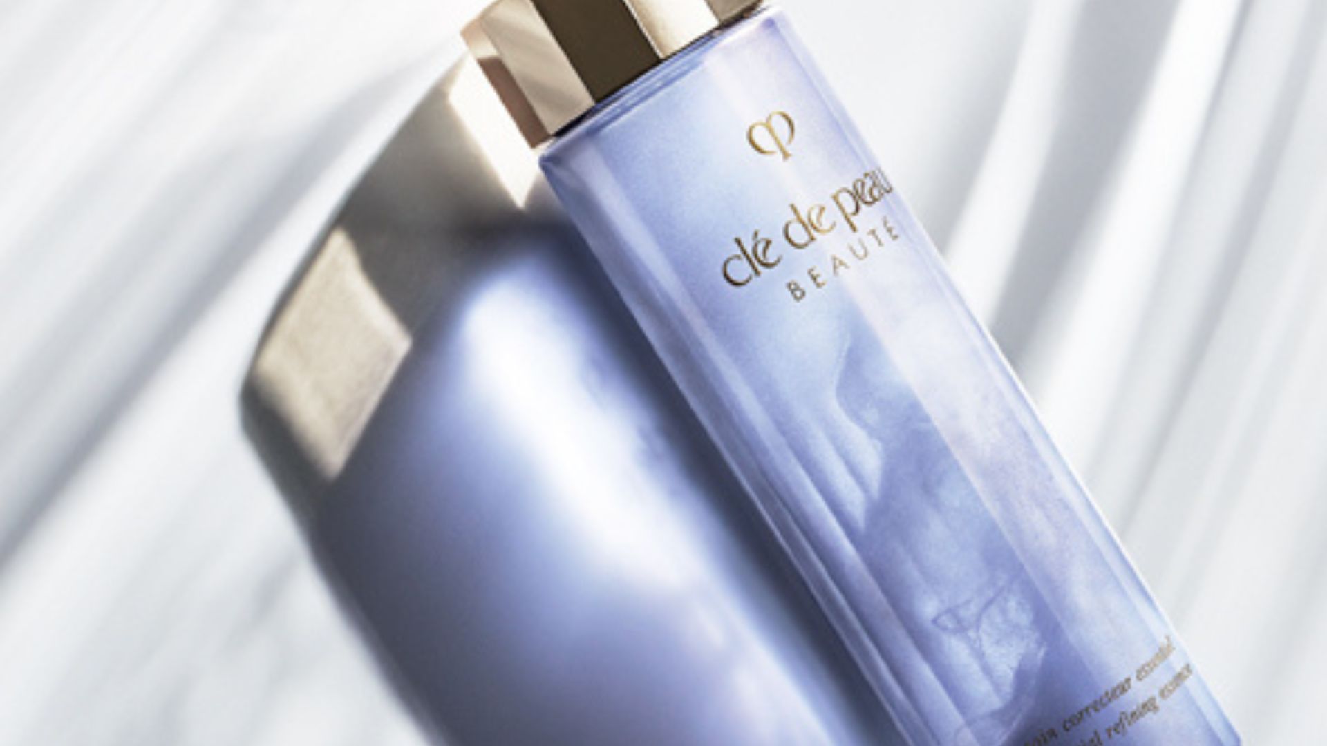 Essenziali per il giorno: Essential Refining Essence di Clé de Peau Beauté