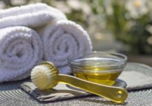I benefici dell'olio di oliva per viso e occhi