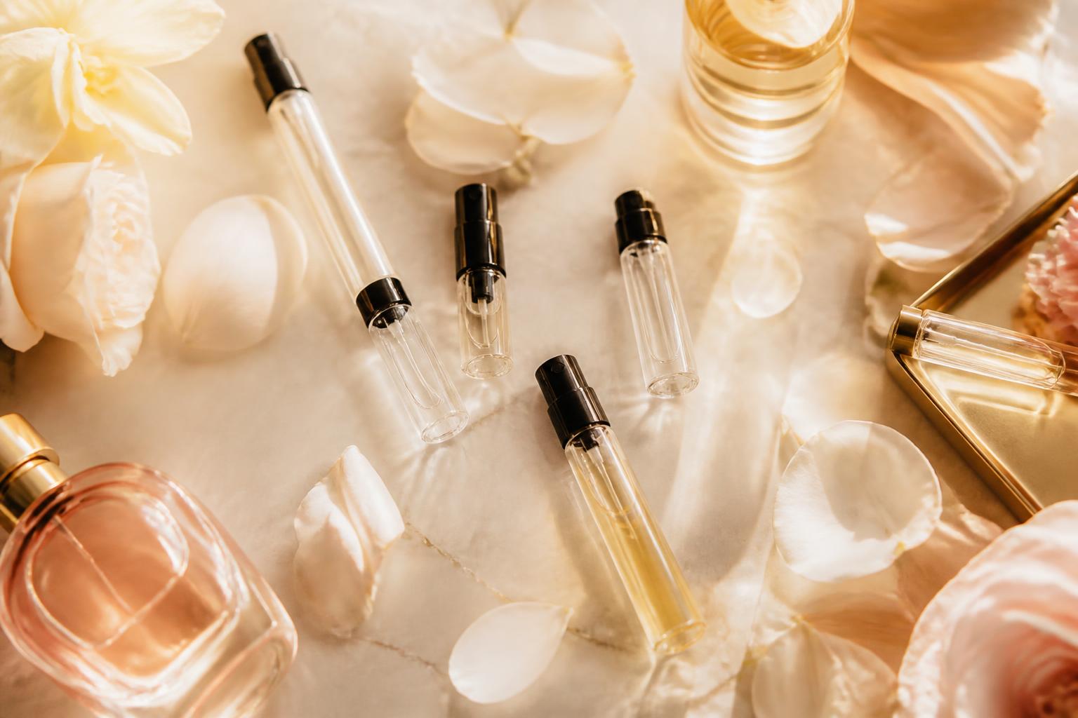 Come provare i profumi costosi senza spendere una fortuna: la guida ai decant